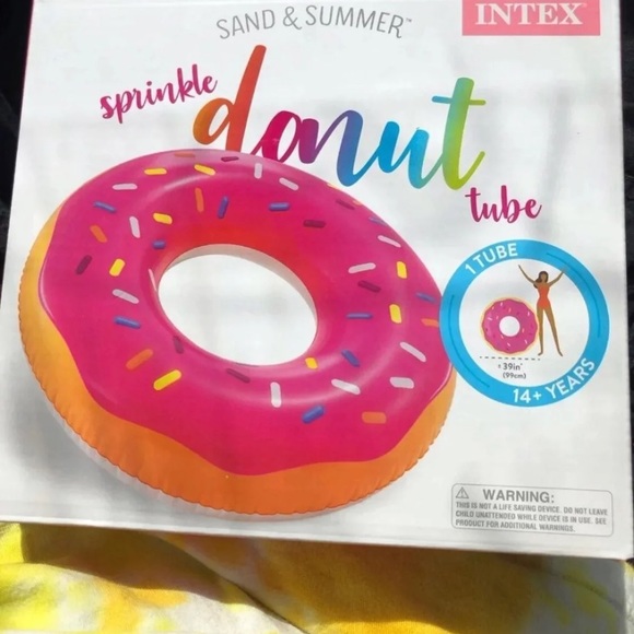 Pool float - Picture 1 of 1